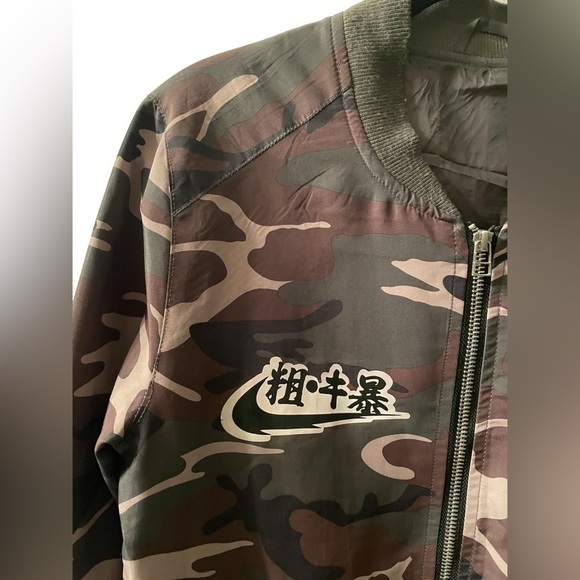 Riflessi Lightweight Camo Jacket with Front & Arm Pockets. Hanzi Logos 2-way Zip - Picture 6 of 11